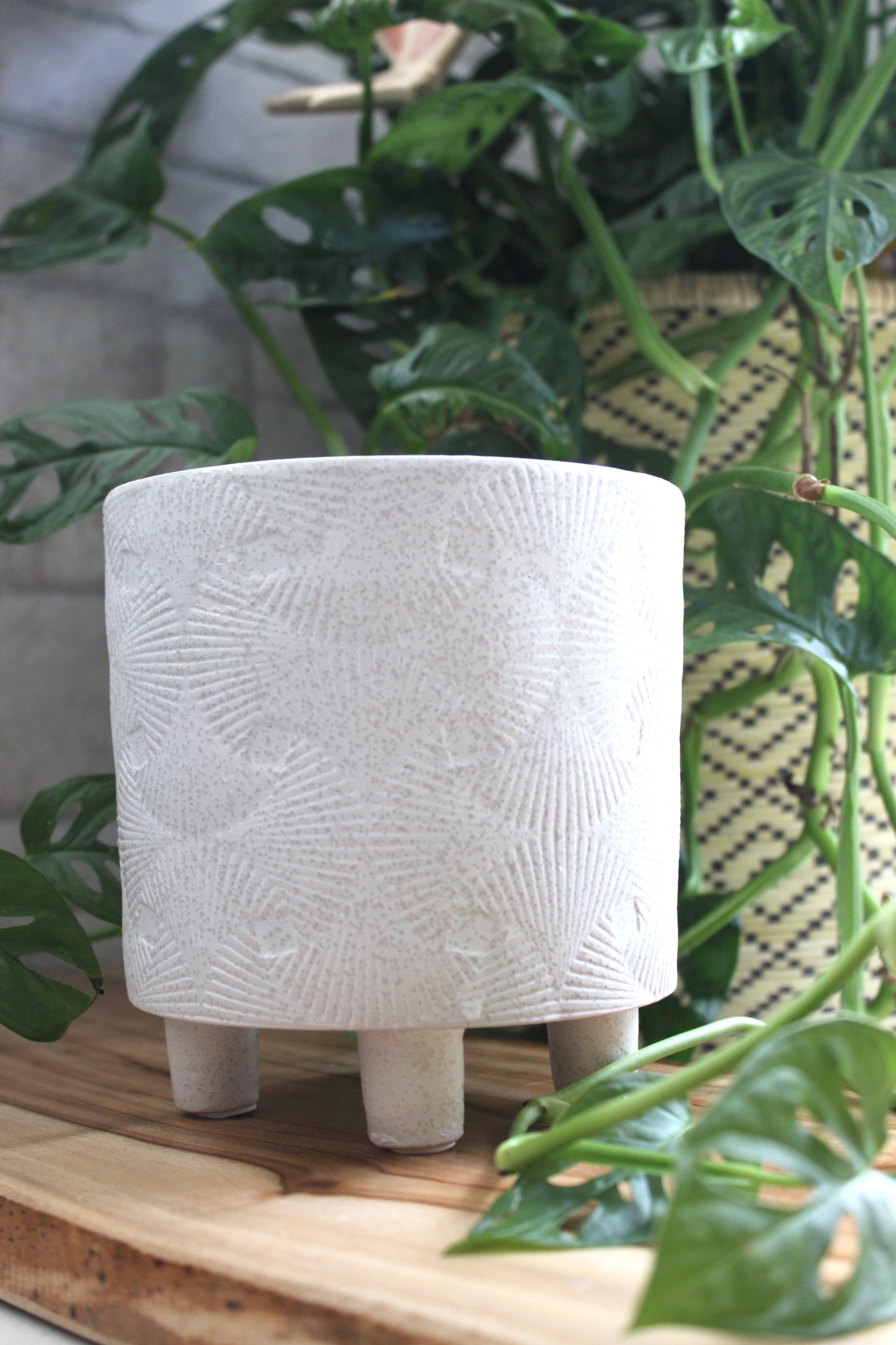 White 3 leg Pot